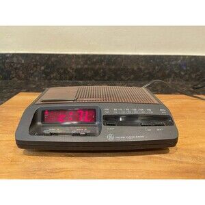 Vintage GE Model 7-4612 Digital Alarm Clock Radio
